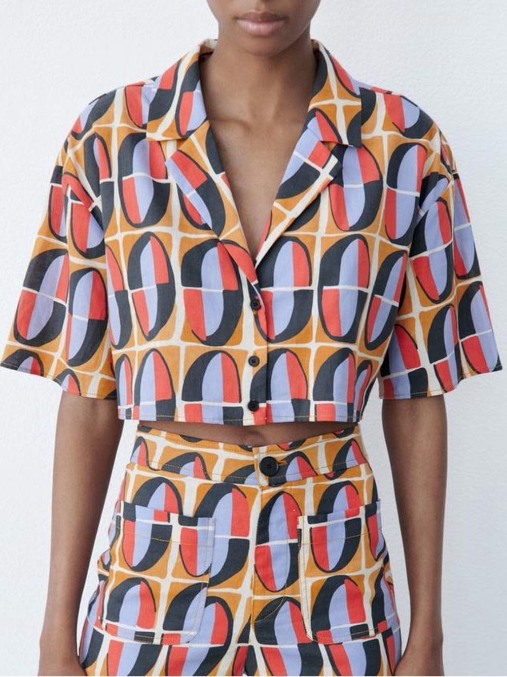 Zara Women’s Retro Geometric Linen Cropped Button Down